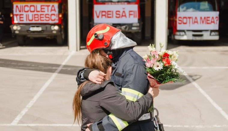 Emlékezetes módon kérte meg szerelme kezét egy sepsiszentgyörgyi tűzoltó