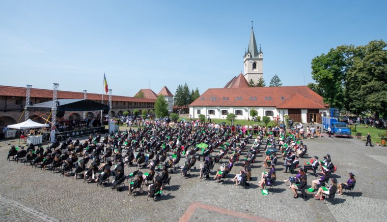 Közösségi felelősségvállalásra biztatta Potápi Árpád János a MOGYTTE magyar végzőseit