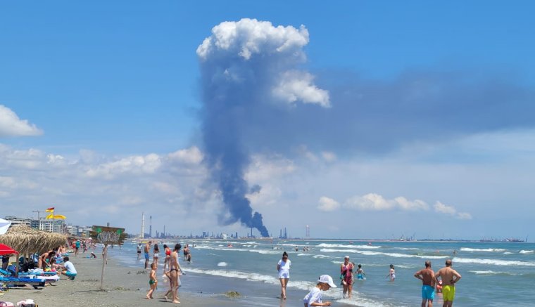 Robbanás a Petromidia kőolaj-finomítónál, egy személy meghalt, négyen megsérültek