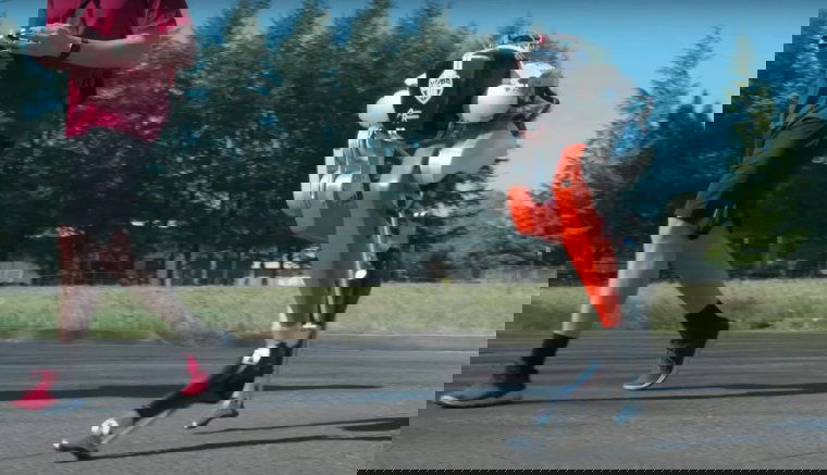 5 kilométert futott a szabadban egy kétlábú robot