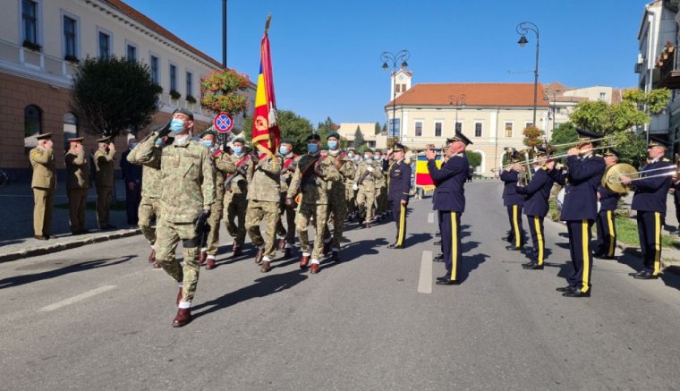 Katonai ceremóniával ünnepelték a város 