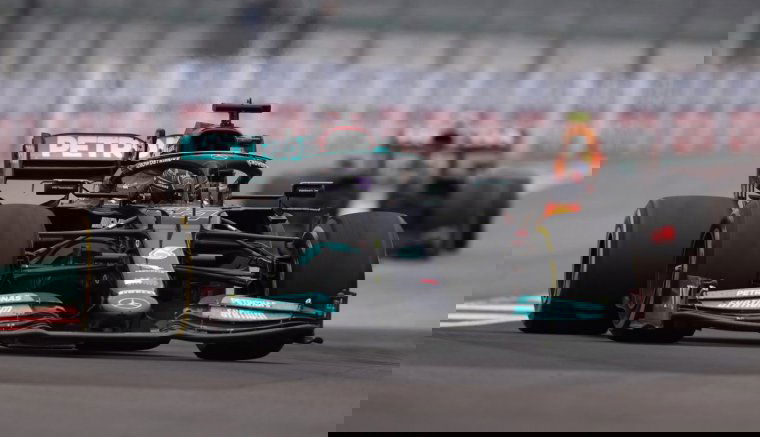 Forma-1: Hamilton a 100. győzelmével újra vezet az összetettben