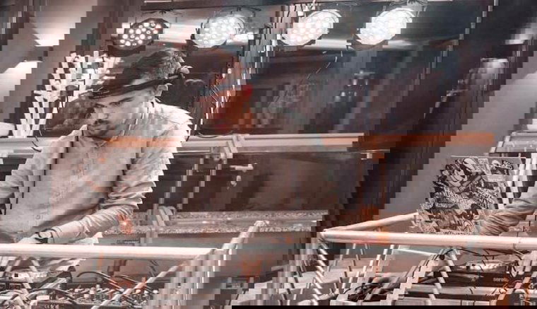 Lemezlovasok gyűjtenek Barninak