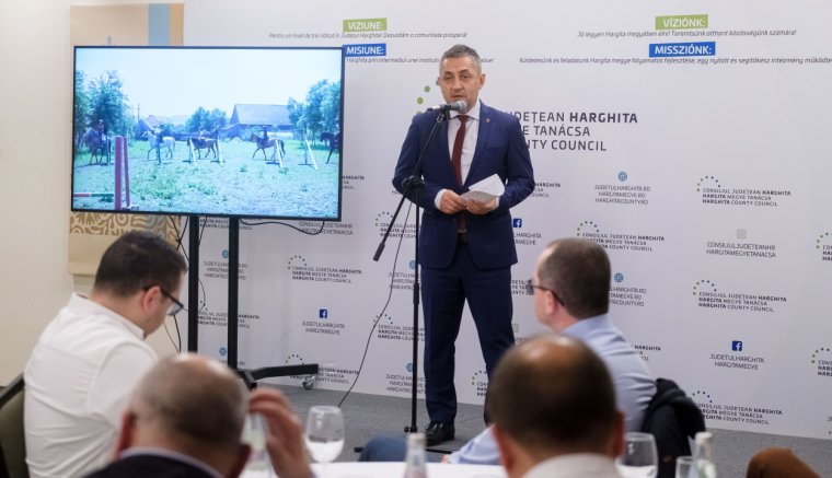 Százmillió forinttal támogatja a magyar kormány a székelyföldi lovassportot