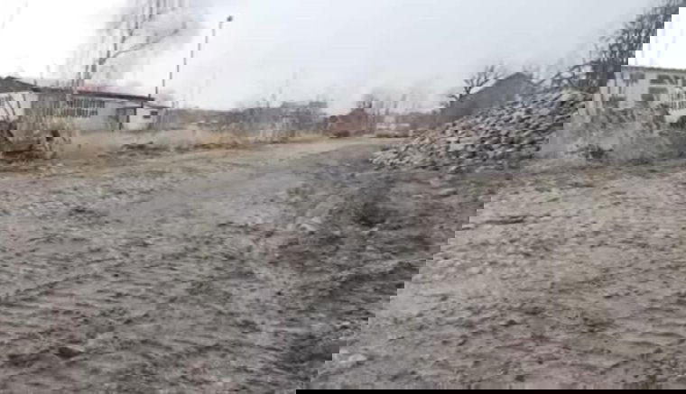 Elloptak egy macskaköves utcát Németországban