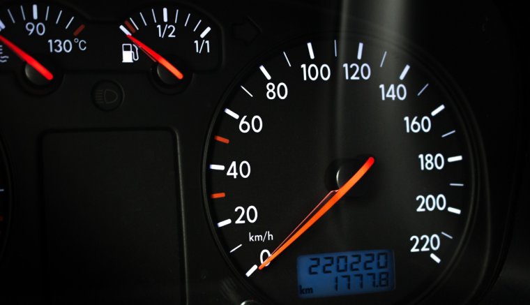 Romániában a második legmagasabb a visszatekert kilométerórájú autók aránya