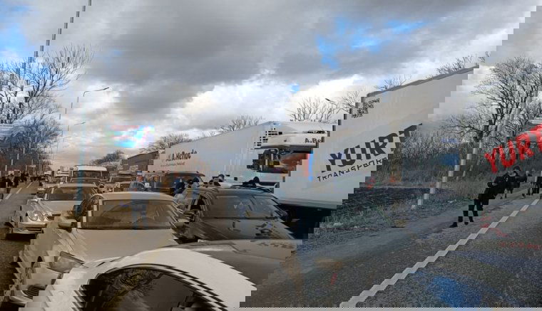 Több ezer ukrán akar bejutni Romániába a Tereblecea-Siret határátkelőnél