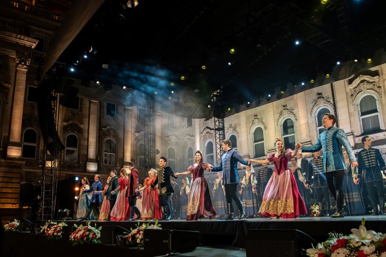 Összetartozunk - Operettgála a Budapesti Operettszínház művészeivel