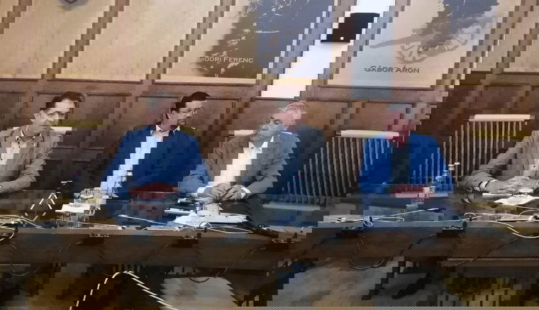 Szép szolgálat, jó fizetéssel