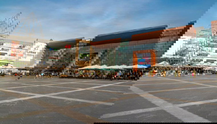 Hamis bombariadó miatt ürítettek ki egy bukaresti plázát