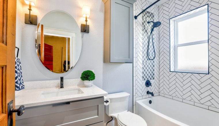 Párban való zuhanyzást javasol a sváci energiaügyi miniszter