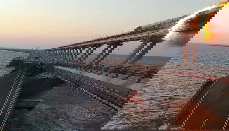 Putyin: terrortámadás volt a Krími hídon elkövetett robbantás