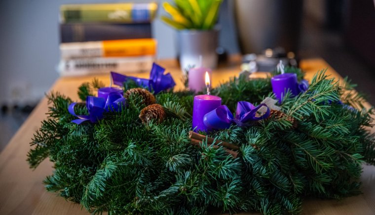 Fontos üzenetet hordoznak az adventi koszorú gyertyái