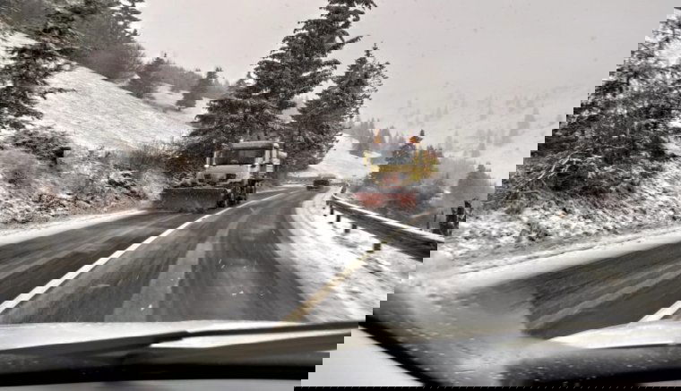 Több mint 11 ezer tonna sót szánnak a háromszéki országutak téli karbantartására