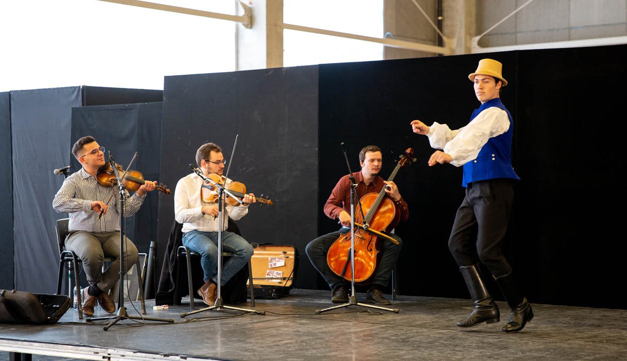 A Legényesverseny idei kiadásán magyarlapádi táncokat kell bemutatniuk a jelentkezőknek.