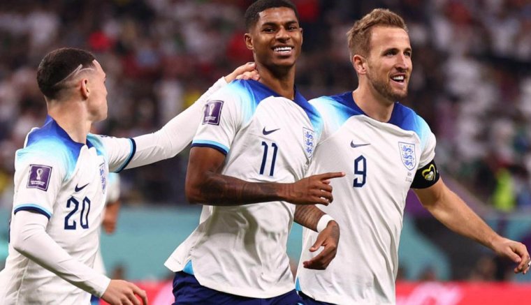 Az elődöntőért játszanak