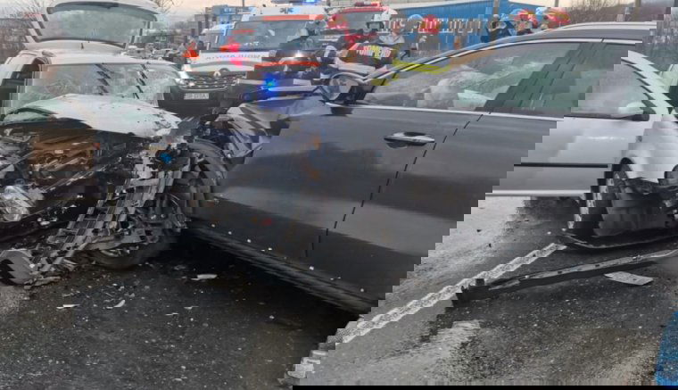 Két személygépkocsi ütközött frontálisan Szeben megyében, egy személy életét vesztette