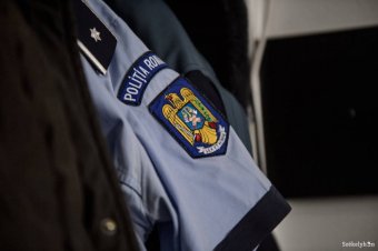 Felborult autó a ház udvarán, könnygázspray-jel meccsre induló szurkoló - munkát adtak a rendőröknek