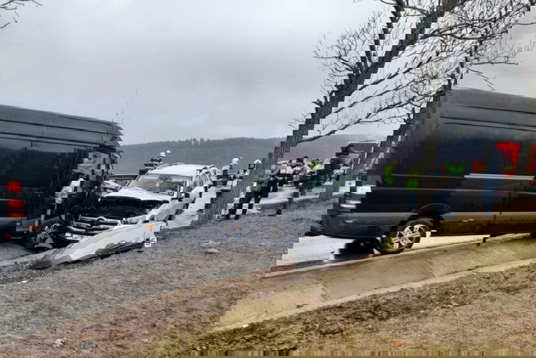 FRISSÍTVE: Súlyos baleset Ojtoz közelében