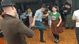 Zsigeri örömöt okoz a japánoknak az erdélyi néptánc