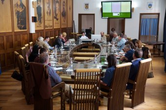 Kitiltott bóvliárusokról, köszhasznúvá váló területekről döntöttek a sepsiszentgyörgyi önkormányzati képviselők