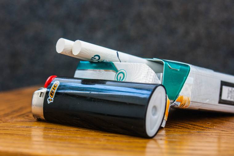 Dohányzás az iskolaudvaron: eldugott, de közismert jelenség