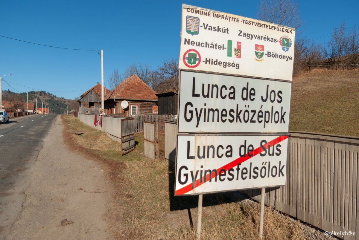Nem erre készültek Gyimesközéplokon. Munka helyett kiútkeresés •  Fotó: Gábos Albin