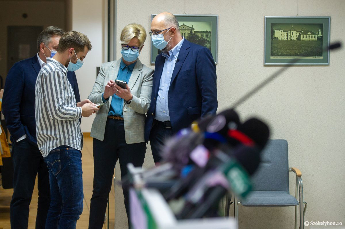 Még nincs vége a számolgatásnak. A hivatalos mandátumelosztásra vár az RMDSZ is (archív felvétel/illusztráció) •  Fotó: Beliczay László