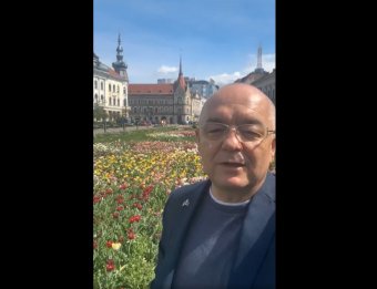 Tulipános környezetben jelentette be Emil Boc, hogy nem adja Kolozsvárt Brüsszelért