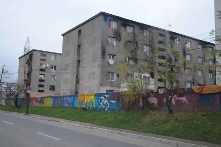 „Feldíszítették” a nagybányai falat