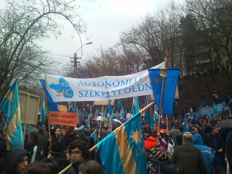 SZNT: autonómiapárti összefogást a kampányban!