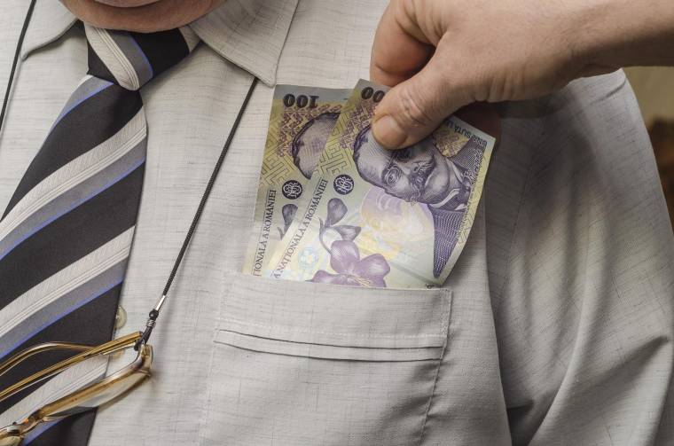 Őrizetbe vették a nyugdíjpénztár korrupcióval vádolt gyergyói orvosát