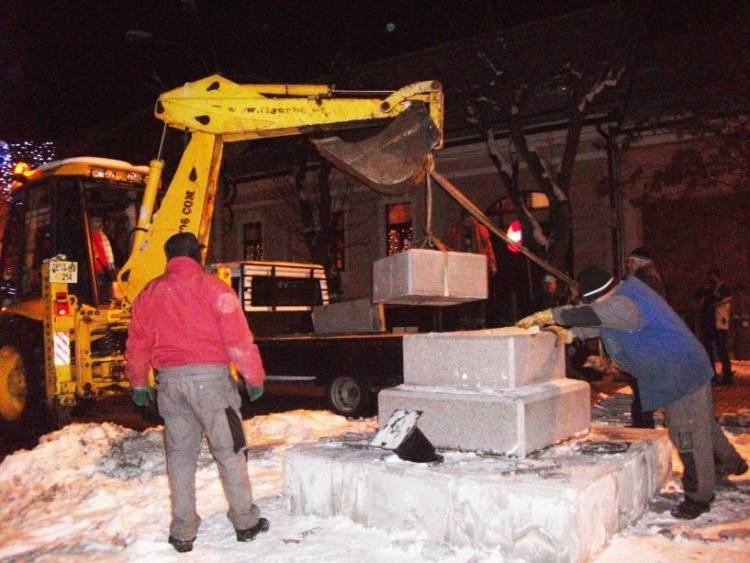 Lebontották Barcsay Ákos erdélyi fejdelem dévai emlékművét