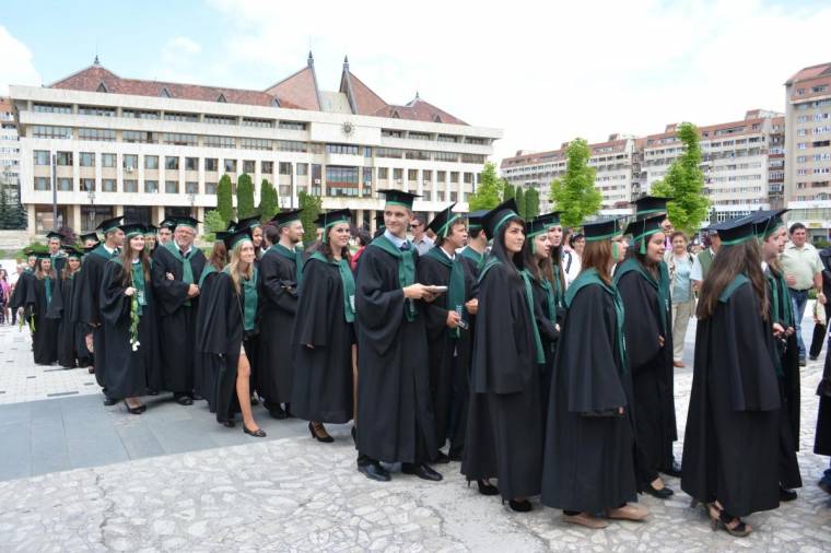 Egységes oktatási stratégiát sürgetnek a szakma képviselõi