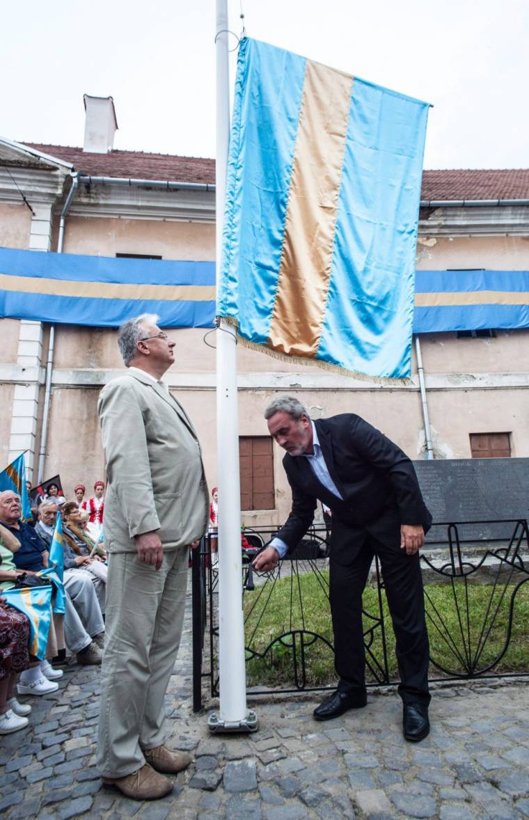 Nem lobog többé székely zászló Kézdi közterein