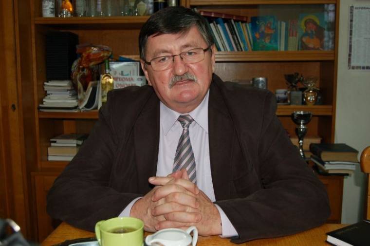 Romastratégiát kér Szász Jenőtől Nagykároly polgármestere