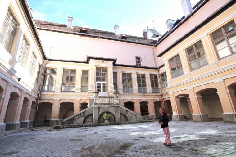 Birtokba vették a marosvécsi kastélyt