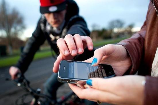 Telefont lopnak leginkább a kiskorúak