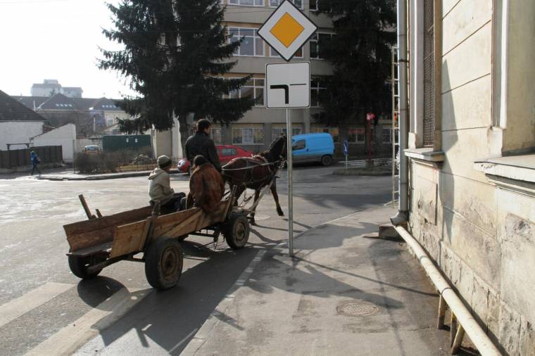 Nem tűntek el az országutakról a szekerek