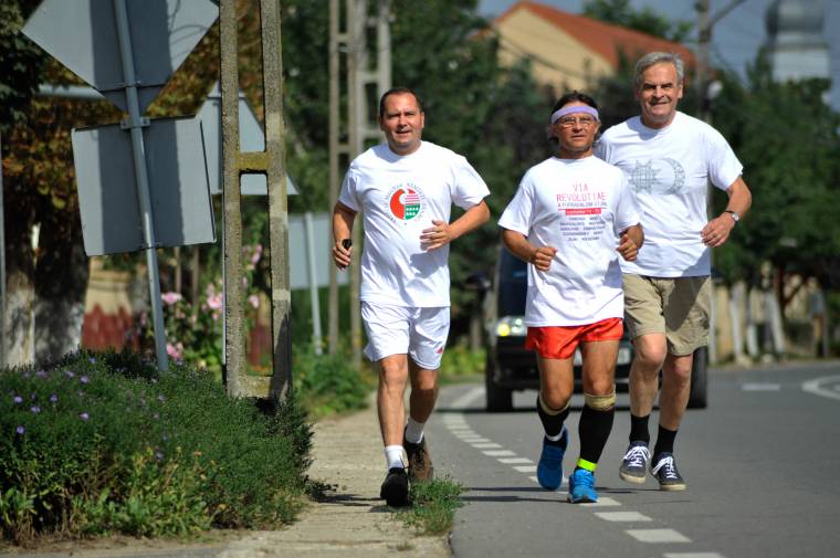 Futócipőt húzott Tőkés László és Szilágyi Zsolt