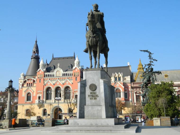 Leszavazták Ferdinándot – Szent László-szobrot kér az RMDSZ