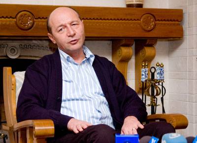 Băsescu a Székelyföldön: decentralizáció igen, autonómia nem