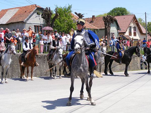 A lovas turizmust népszerűsítik a huszárok a III. Székelyföldi Napokon