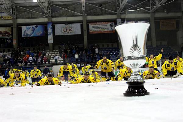 Megkoronázták a Coronát