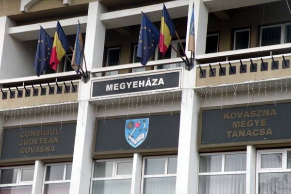 Akinek munkaeszköze a nyelv, annak anyanyelvét is tanulnia kell