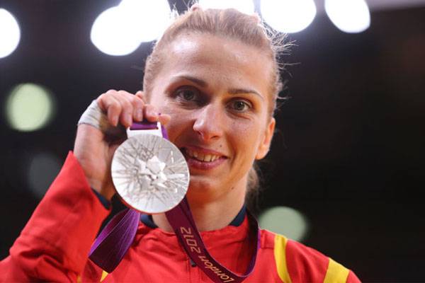 Alina Dumitru visszavonult