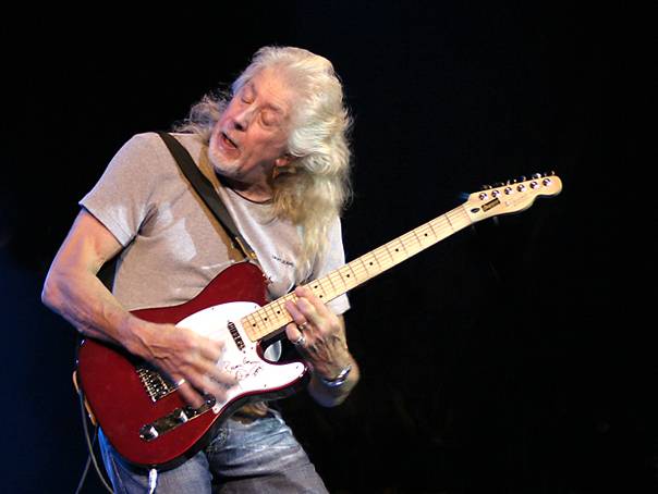 Bukarestben koncertezik John Mayall