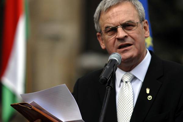 Tőkés: Ceauşescu is jobb volt Pontánál