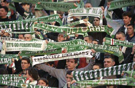 Labdarúgás -  Erdélyi „megmentõkre” is számít Dámosy Zsolt, a Ferencváros elnöke