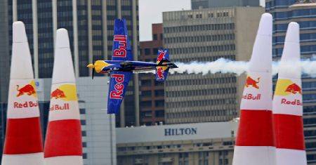 Besenyei Pétergyőzött Perth-ben